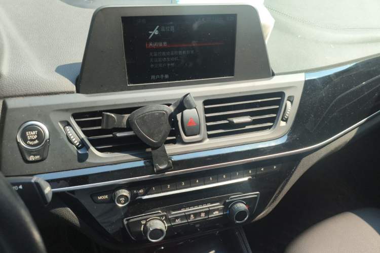 Used BMW 1 Series 2018 118i Sport Edition Audio And AC Panel