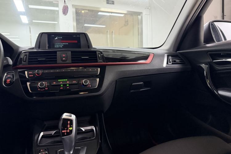 Used BMW 1 Series 2018 118i Sport Design Package Audio And AC Panel
