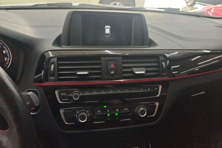 Used BMW 1 Series 2018 118i Sport Design Package Audio And AC Panel