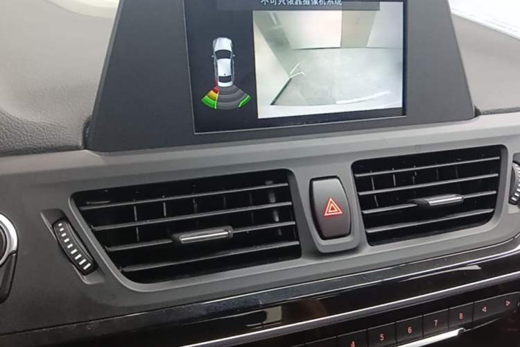 Used BMW 1 Series 2018 118i Sport Edition Audio And AC Panel