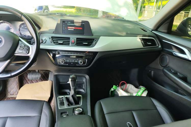 Used BMW 1 Series 2018 118i Fashion Model Audio And AC Panel