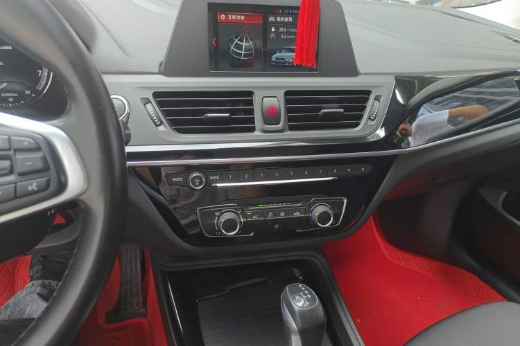 Used BMW 1 Series 2018 118i Sport Edition Audio And AC Panel