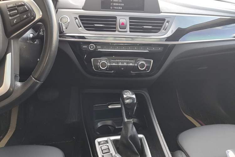 Used BMW 1 Series 2018 118i Sport Edition Audio And AC Panel
