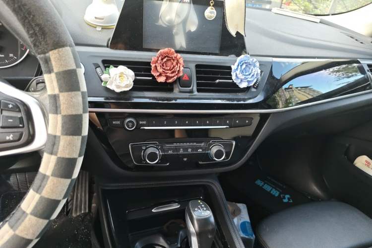 Used BMW 1 Series 2018 118i Sport Edition Audio And AC Panel