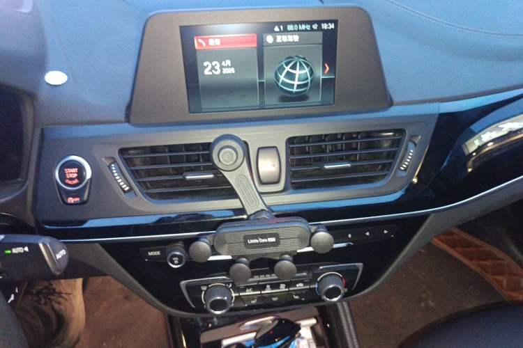 Used BMW 1 Series 2018 118i Sport Edition Audio And AC Panel