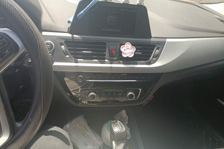 Used BMW 1 Series 2018 118i Fashion Model Audio And AC Panel