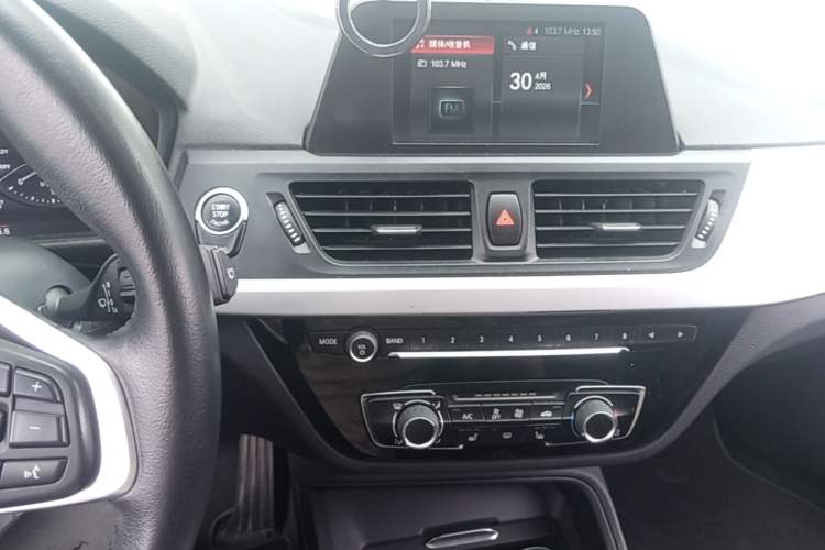 Used BMW 1 Series 2018 118i Fashion Model Audio And AC Panel