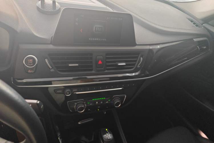 Used BMW 1 Series 2018 118i Sport Edition Audio And AC Panel