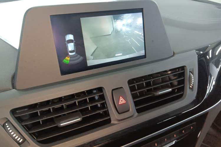 Used BMW 1 Series 2018 118i Sport Edition Audio And AC Panel