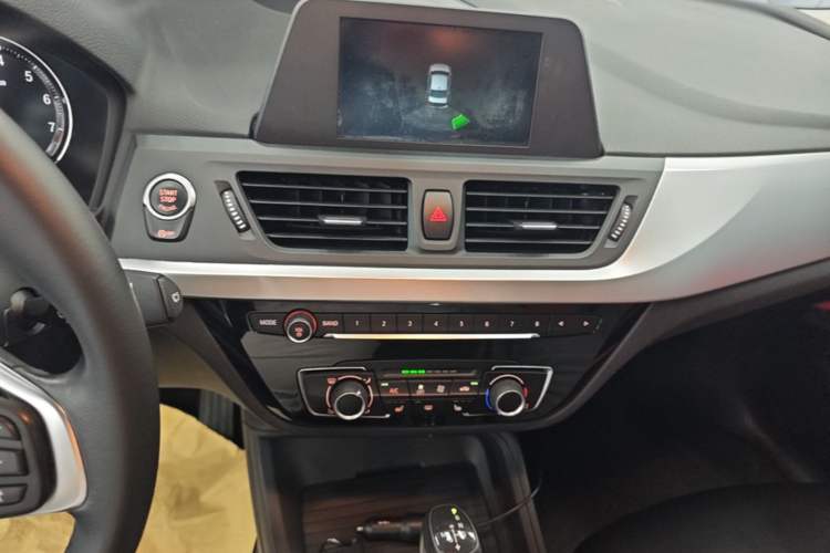 Used BMW 1 Series 2018 118i Fashion Model Audio And AC Panel