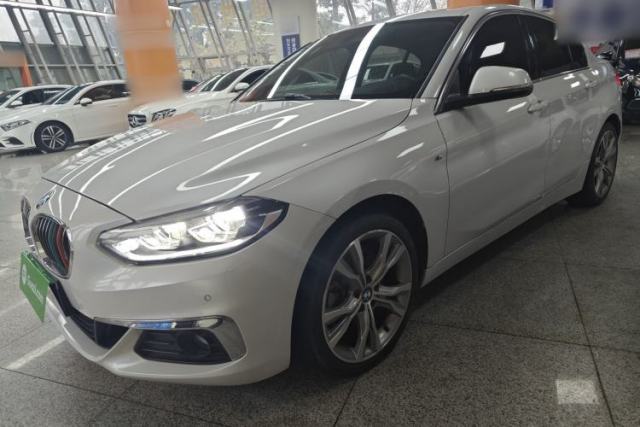 Ojetý BMW 1 Series 2018 Restyled 120i Design Package Edition