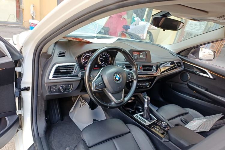Used BMW 1 Series 2018 118i Sport Edition Center Console