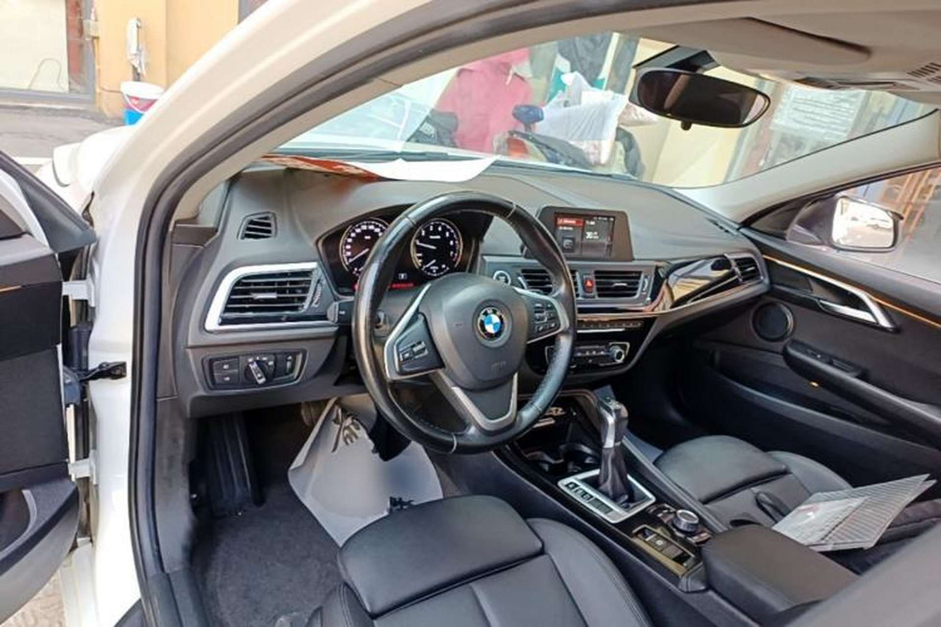 Used BMW 1 Series 2018 118i Sport Edition Center Console