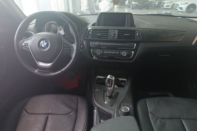 Used BMW 1 Series 2018 118i Leading Model Center Console