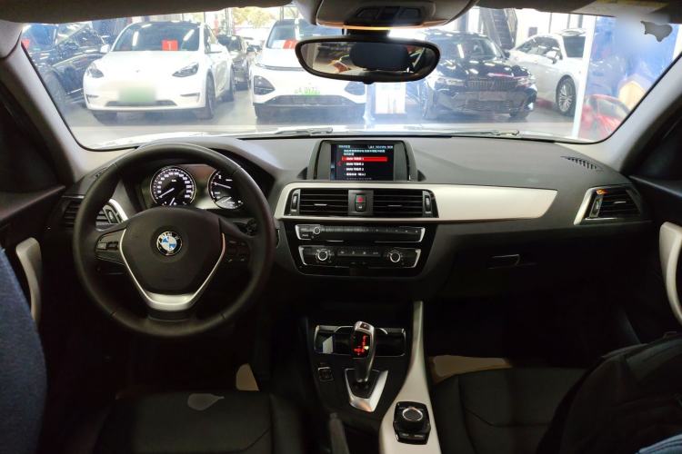 Used BMW 1 Series 2018 118i Leading Model Center Console