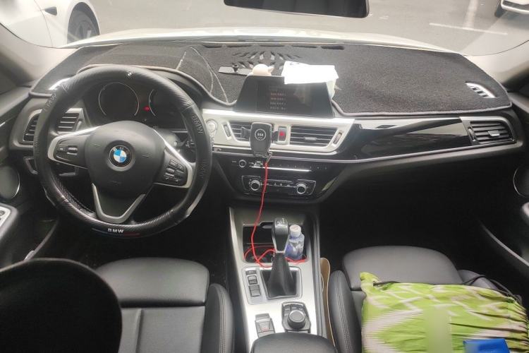 Used BMW 1 Series 2018 118i Sport Edition Center Console