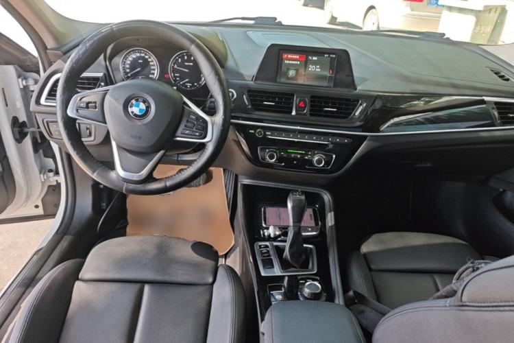 Used BMW 1 Series 2018 118i Sport Edition Center Console