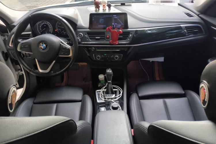 Used BMW 1 Series 2018 118i Sport Edition Center Console
