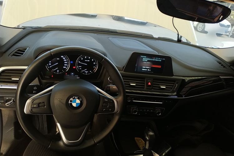 Used BMW 1 Series 2018 118i Sport Edition Center Console