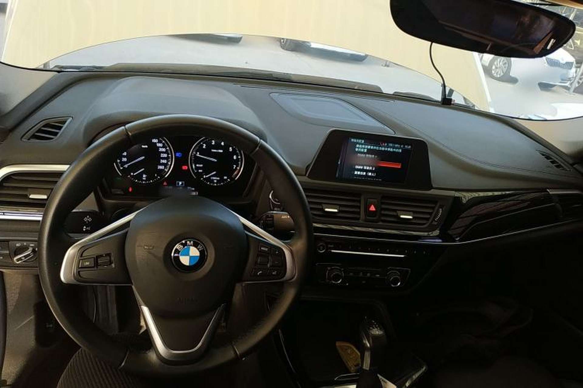 Used BMW 1 Series 2018 118i Sport Edition Center Console