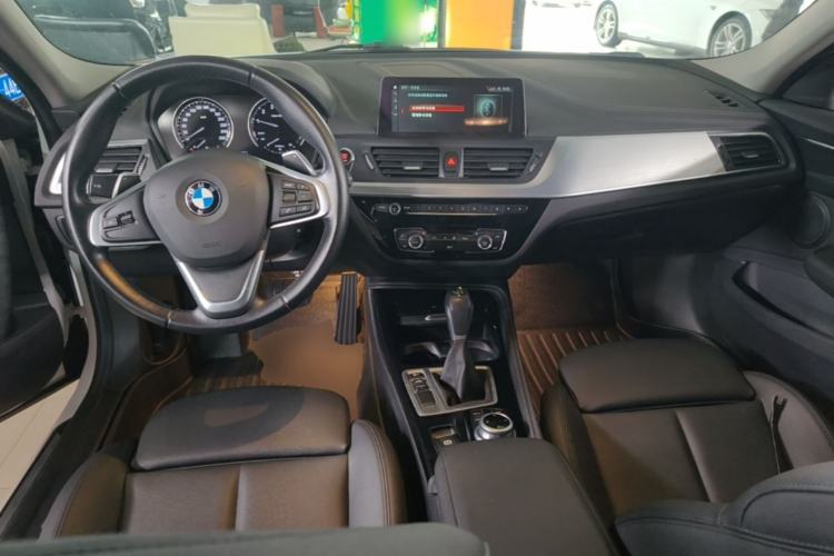 Used BMW 1 Series 2018 120i Design Package Model Center Console