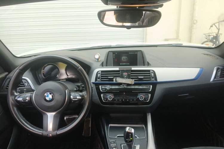 Used BMW 1 Series 2018 120i M Sport Package Center Console