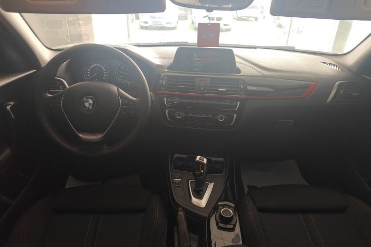 Used BMW 1 Series 2018 118i Sport Design Package Center Console