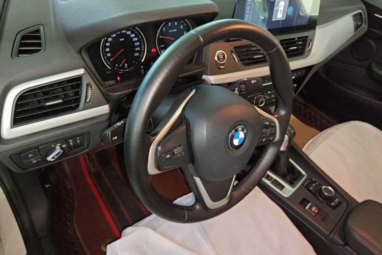 Used BMW 1 Series 2018 Revised 118i Fashion Edition Center Console