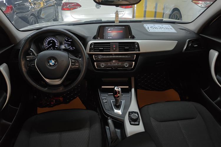 Used BMW 1 Series 2018 118i Leading Model Center Console