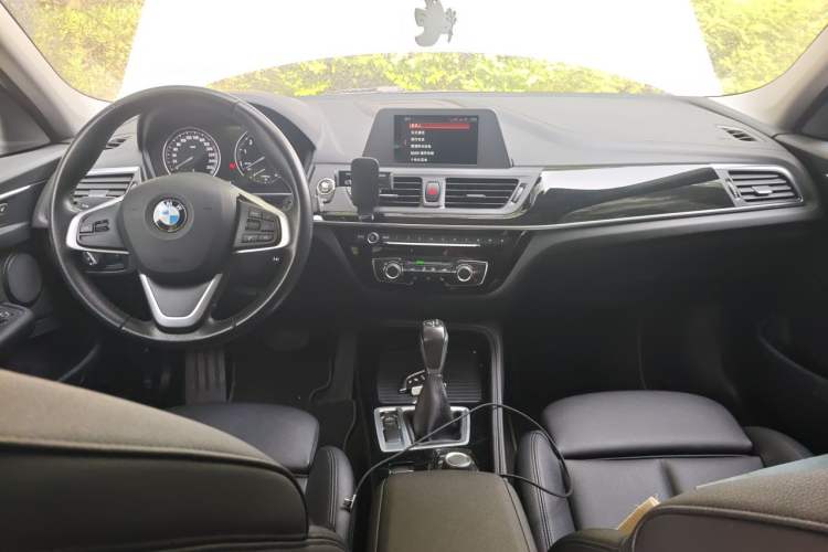Used BMW 1 Series 2018 118i Sport Edition Center Console