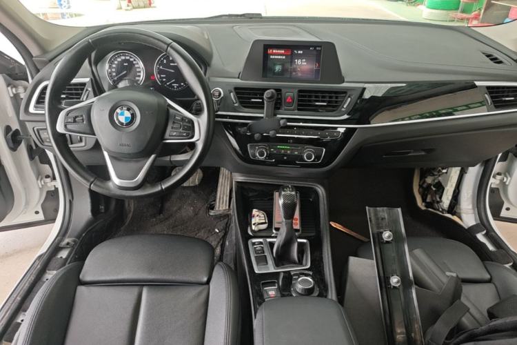 Used BMW 1 Series 2018 118i Sport Edition Center Console