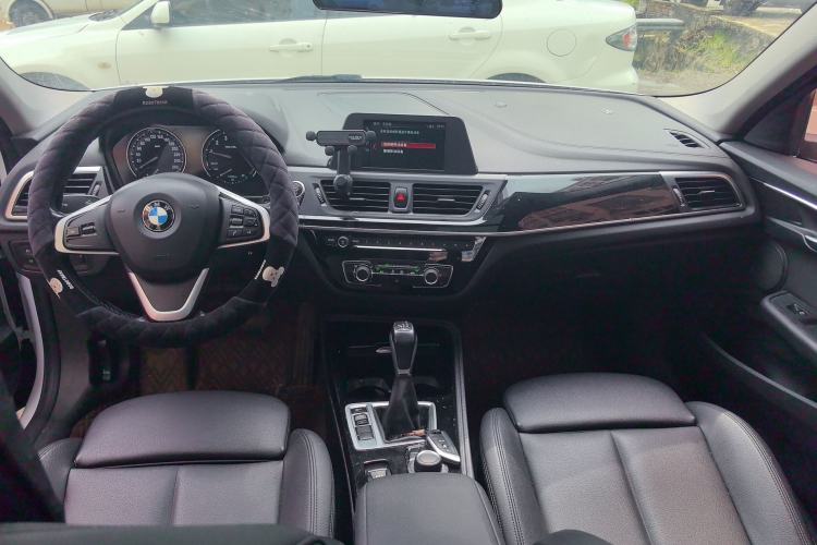 Used BMW 1 Series 2018 118i Sport Edition Center Console