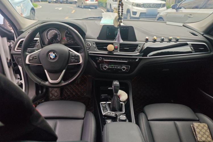 Used BMW 1 Series 2018 118i Sport Edition Center Console