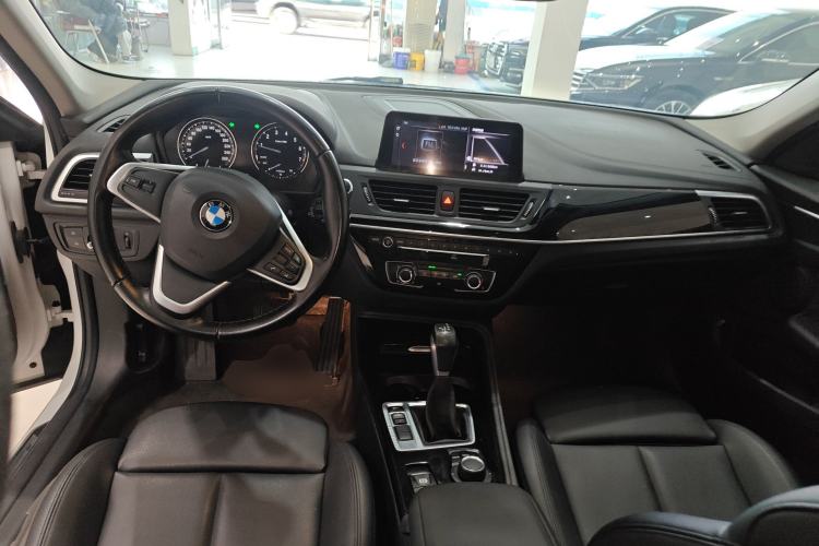 Used BMW 1 Series 2018 118i Sport Edition Center Console