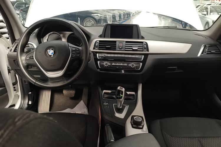 Used BMW 1 Series 2018 118i Leading Model Center Console