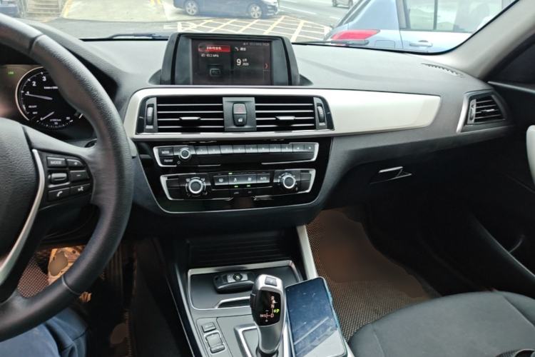 Used BMW 1 Series 2018 118i Leading Model Center Console