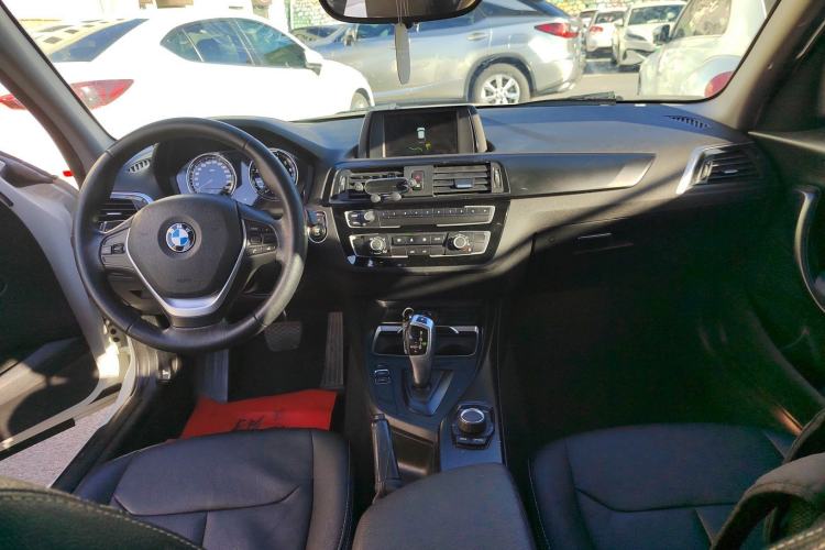 Used BMW 1 Series 2018 118i Leading Model Center Console