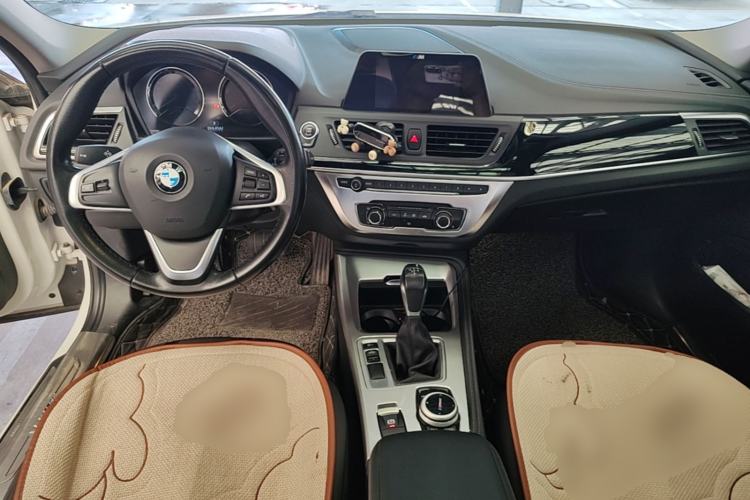Used BMW 1 Series 2018 118i Sport Edition Center Console
