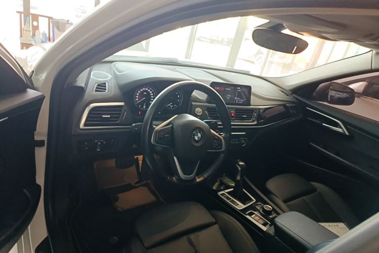 Used BMW 1 Series 2018 118i Sport Edition Center Console