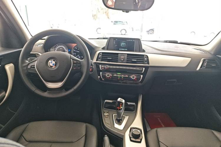 Used BMW 1 Series 2018 118i Leading Model Center Console