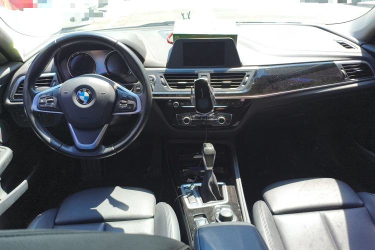 Used BMW 1 Series 2018 118i Sport Edition Center Console