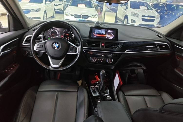 Used BMW 1 Series 2018 118i Sport Edition Center Console
