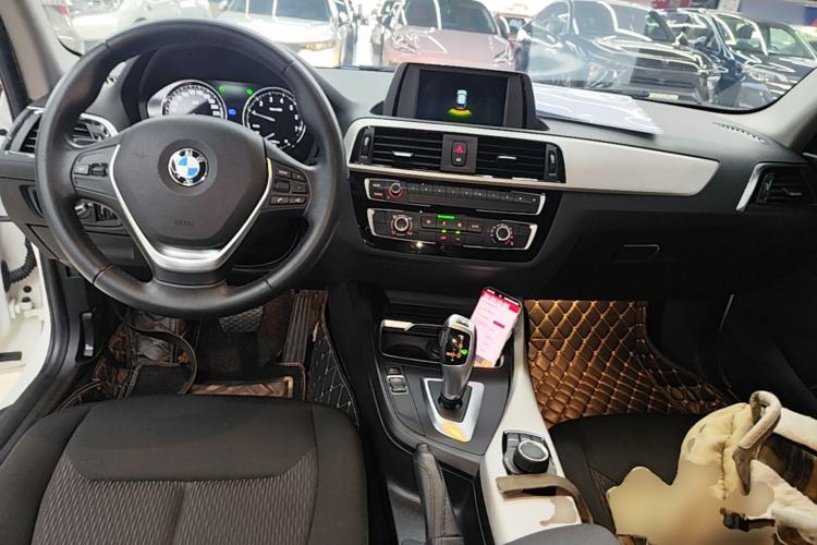 Used BMW 1 Series 2018 118i Leading Model Center Console