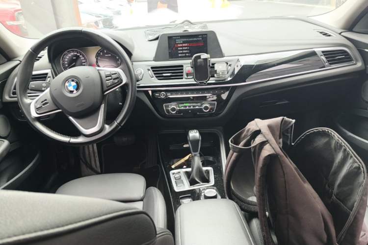 Used BMW 1 Series 2018 118i Sport Edition Center Console