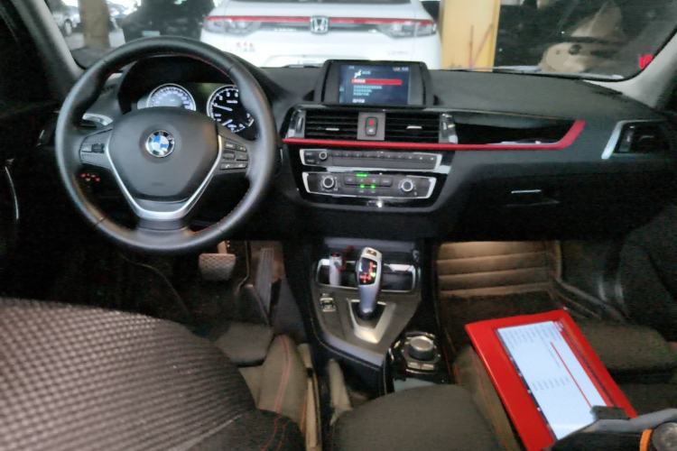 Used BMW 1 Series 2018 118i Sport Design Package Center Console