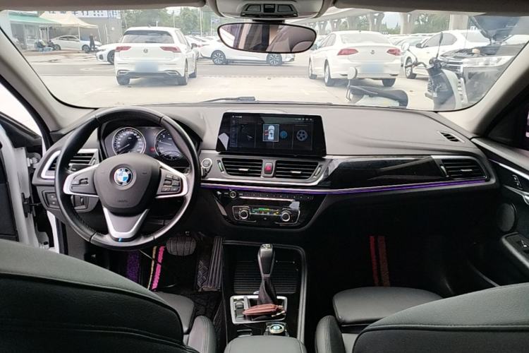 Used BMW 1 Series 2018 118i Sport Edition Center Console