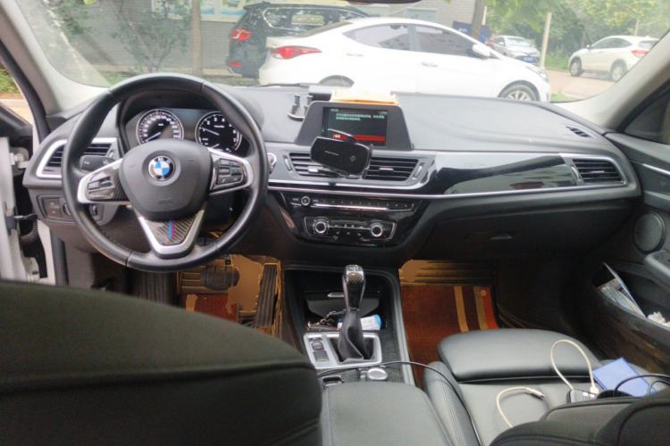 Used BMW 1 Series 2018 118i Sport Edition Center Console