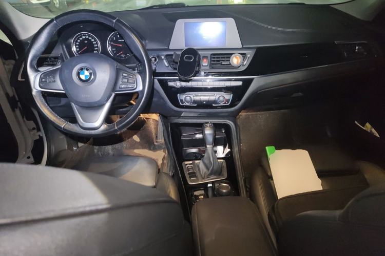 Used BMW 1 Series 2018 118i Sport Edition Center Console