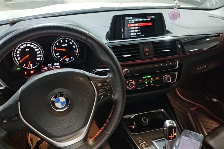 Used BMW 1 Series 2018 118i Sport Design Package Center Console