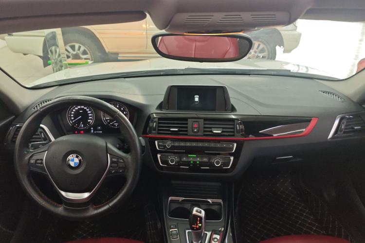 Used BMW 1 Series 2018 118i Sport Design Package Center Console